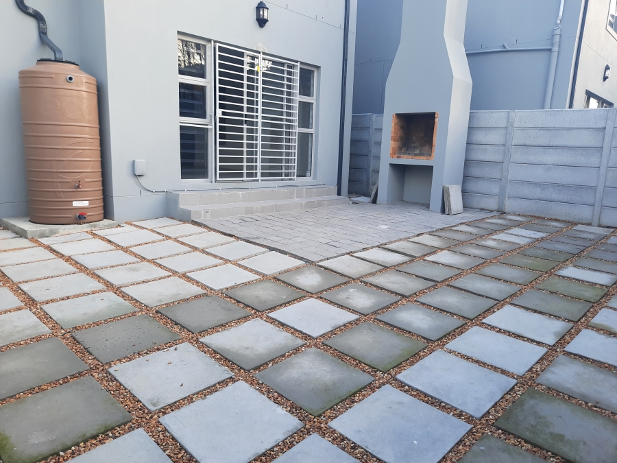 To Let 3 Bedroom Property for Rent in Langeberg Heights Western Cape
